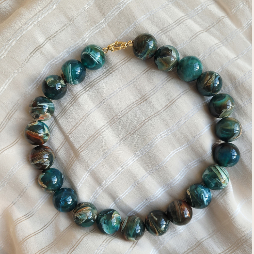 Statement ketting met grote petrol kralen - More Than Rubies