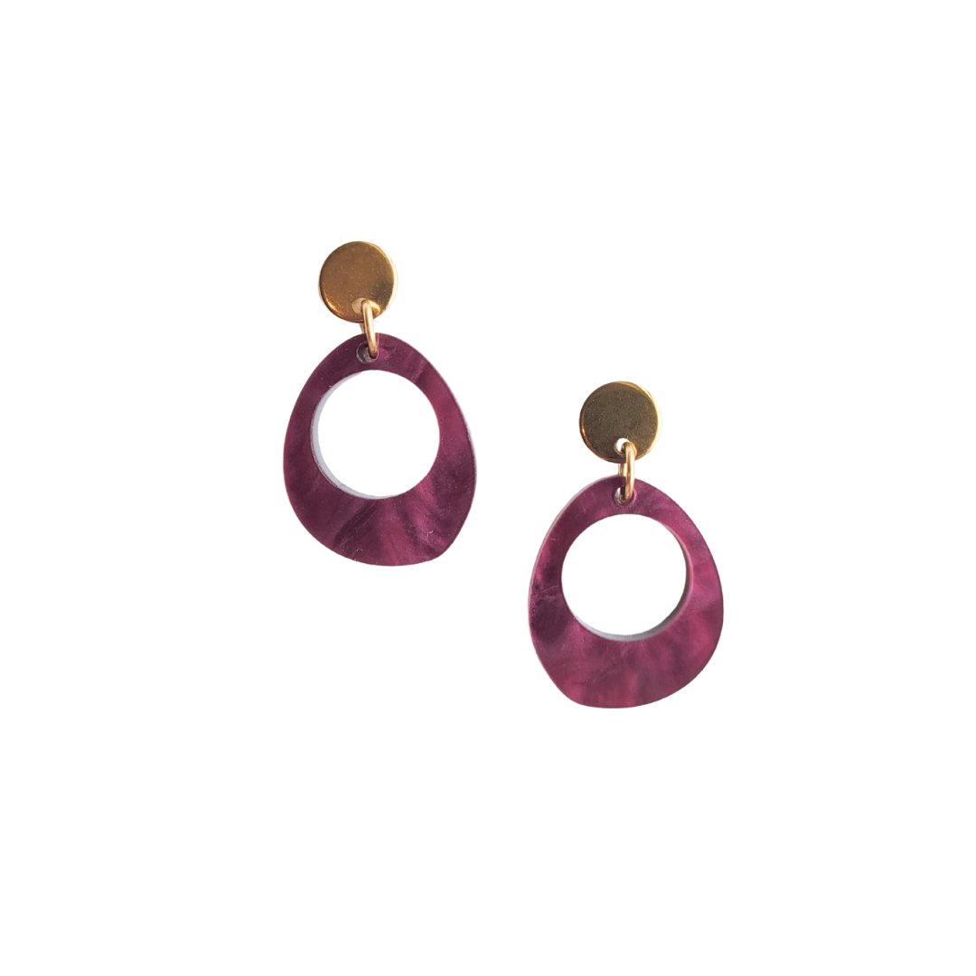 Handgemaakte kleine oorstekers Marieke – parel bedel