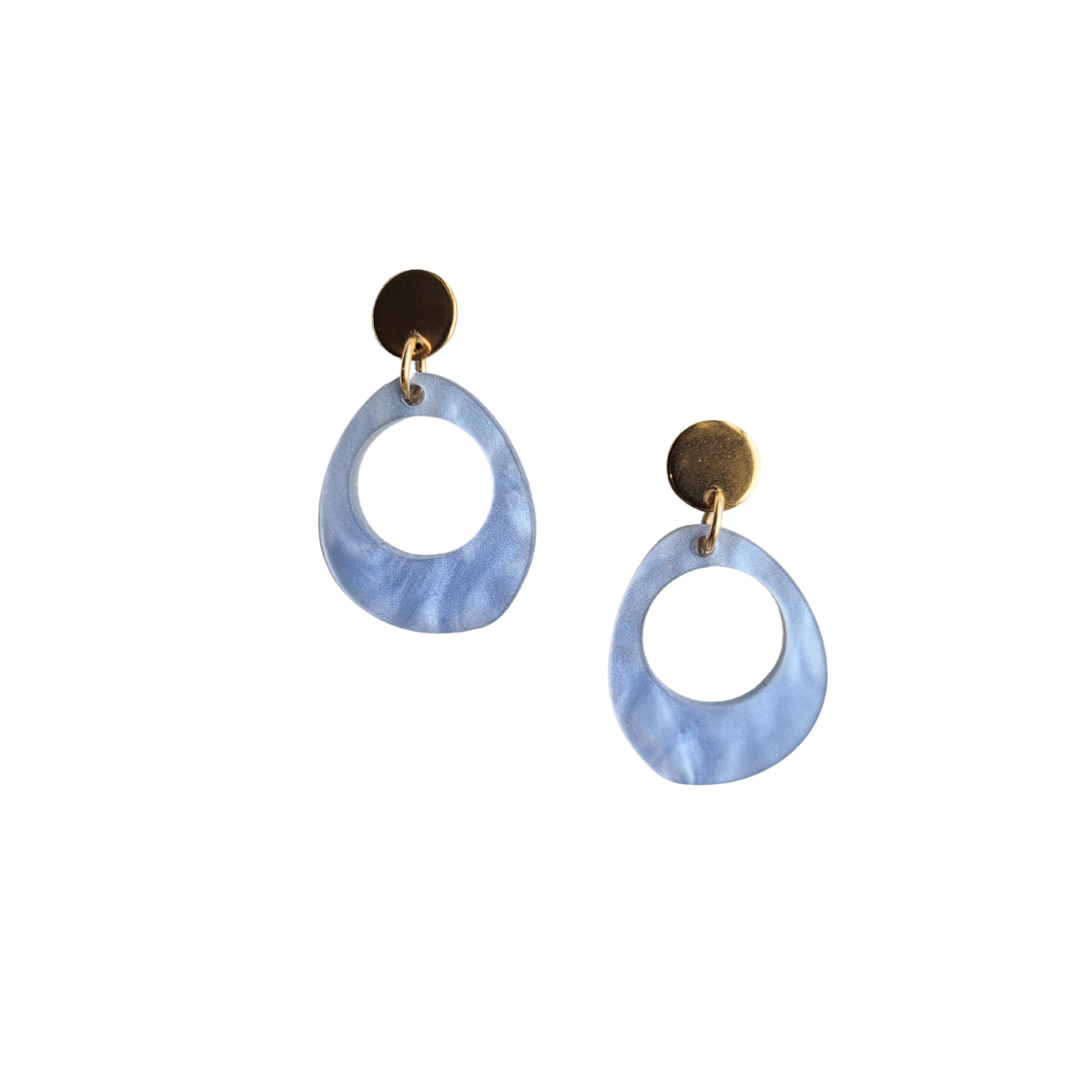 Handgemaakte kleine oorstekers Marieke – parel bedel