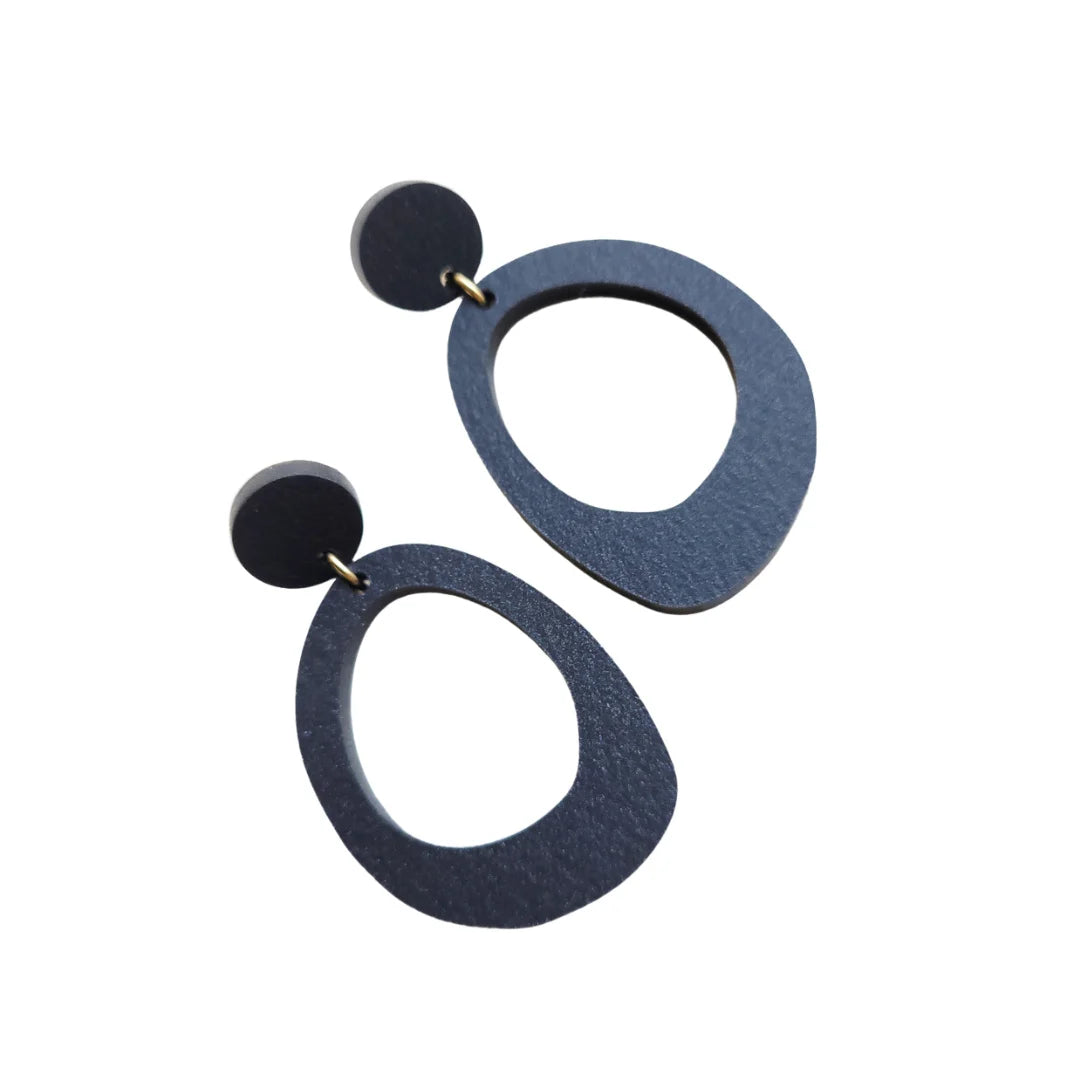 antraciet statement oorbellen arwen, mat, lichtgewicht, uniek en handgemaakt voor dames