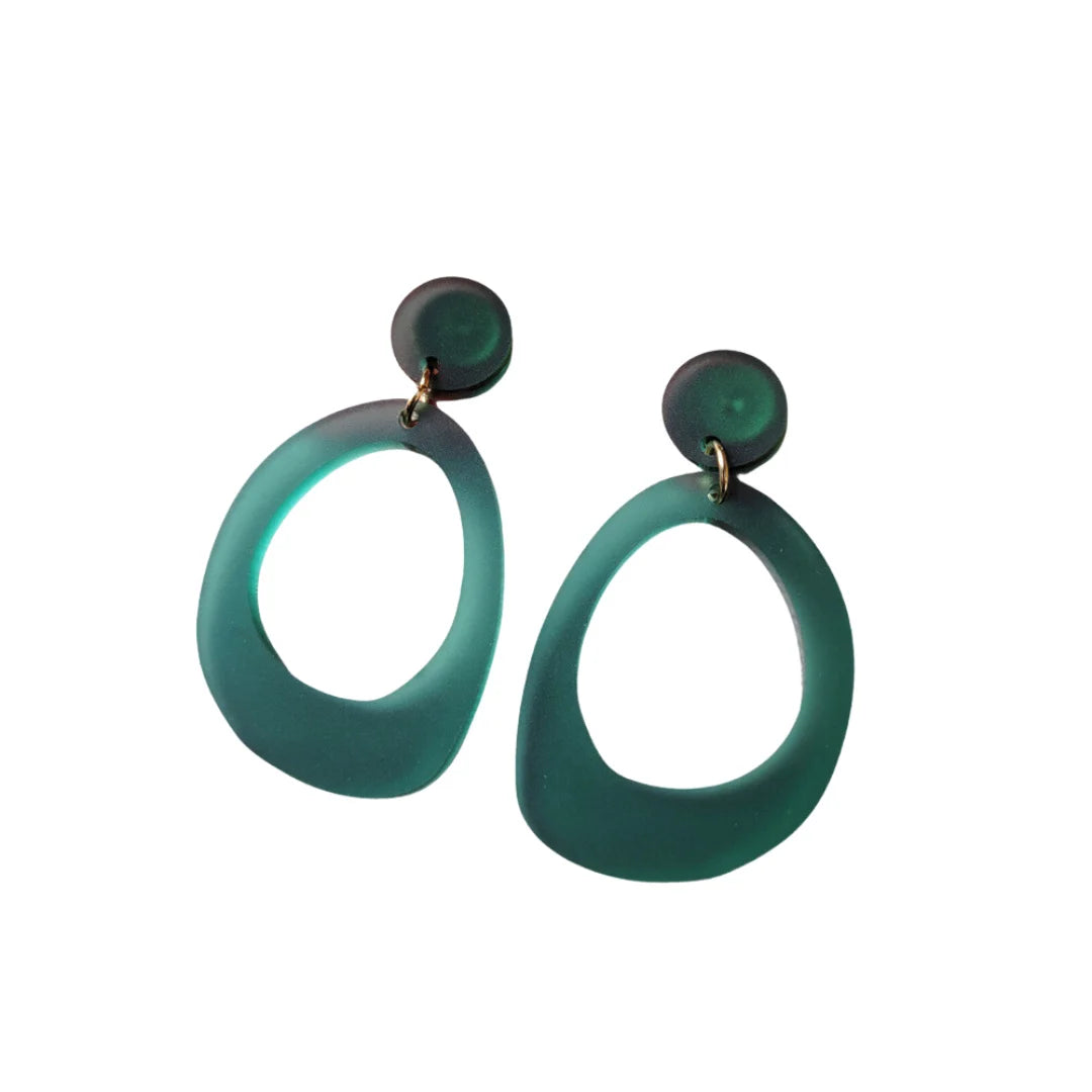 Arwen petrol handgemaakte matte halftransparante statement oorbellen, lichtgewicht en perfect voor een subtiele, moderne look