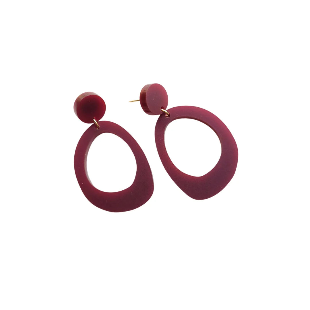 bordeauxrode statement oorbellen arwen, mat, lichtgewicht, uniek en handgemaakt voor dames