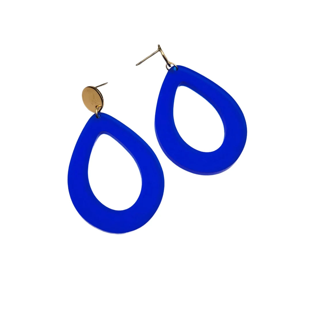 Druppel oorbellen in kobaltblauw - lichte statement oorbellen