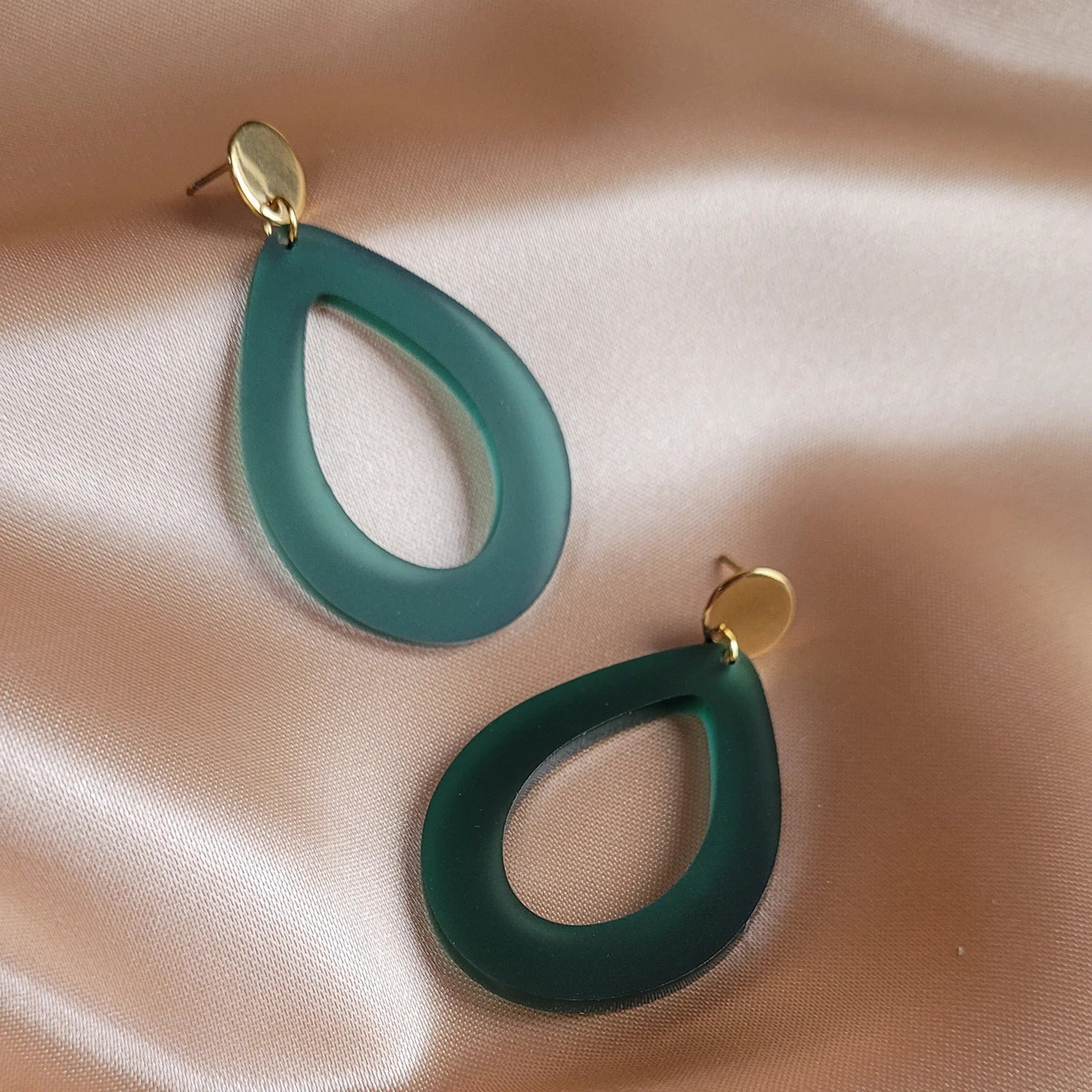 Druppel oorbellen in petrol - lichte statement oorbellen