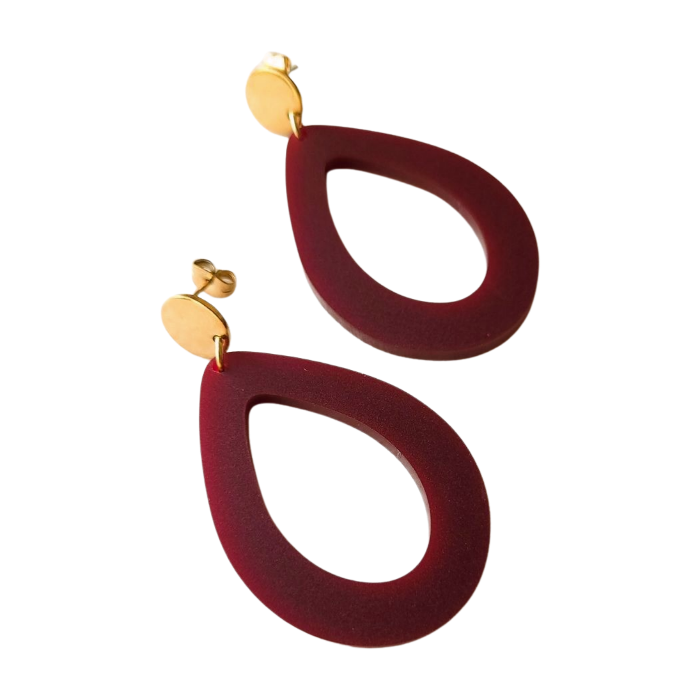 Druppelvormige oorbellen Floortje mat bordeauxrood – handgemaakte, superlichte oorbellen met een matte afwerking in trendy kleuren.