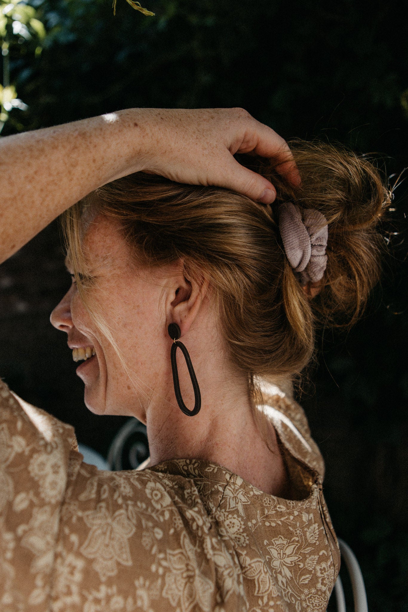 Elegante smalle statement oorbellen Floortje van More Than Rubies