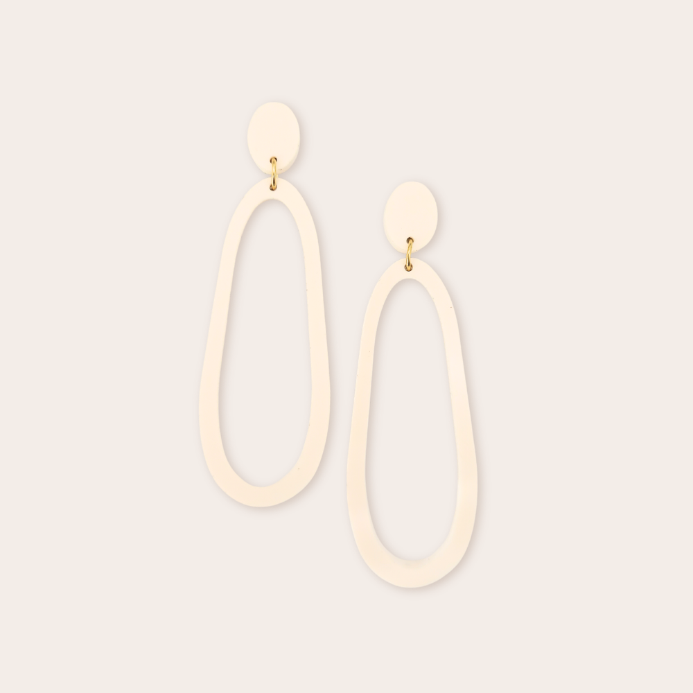 Elegante offwhite statement oorbellen Floortje van More Than Rubies