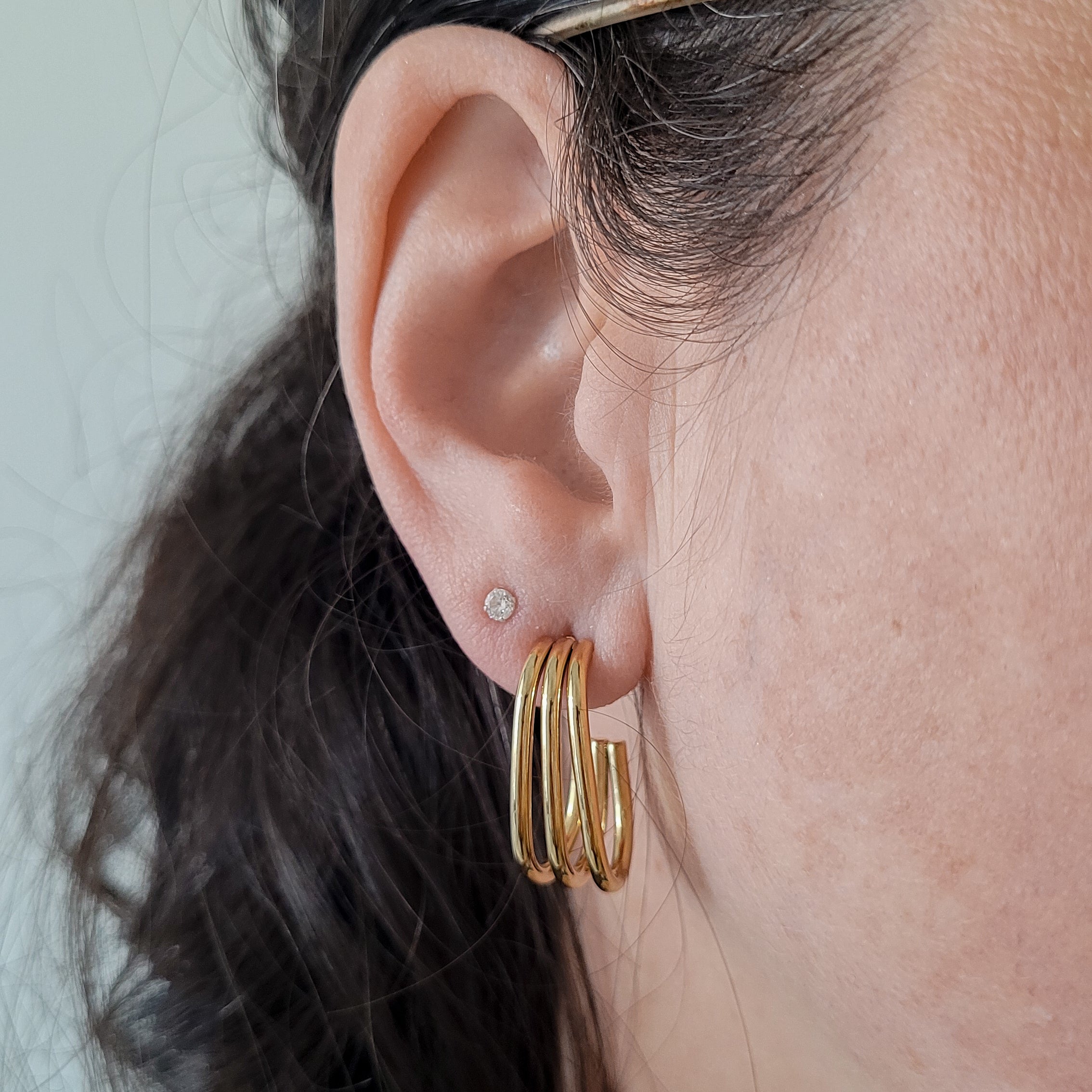 Gelaagde gouden oorstekers | lichte statement oorbellen (alleen in goud)