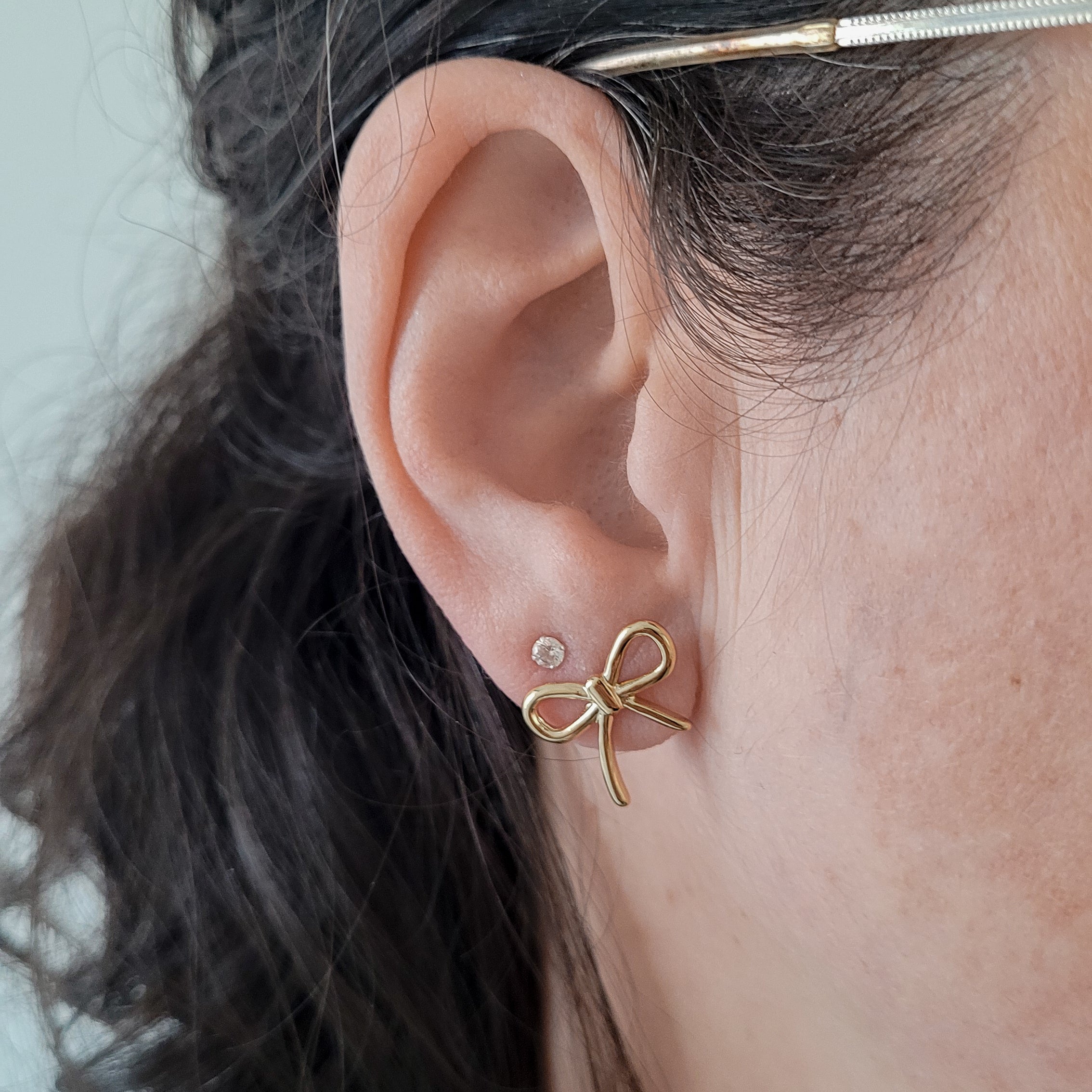 Kleine oorstekers strikje goud