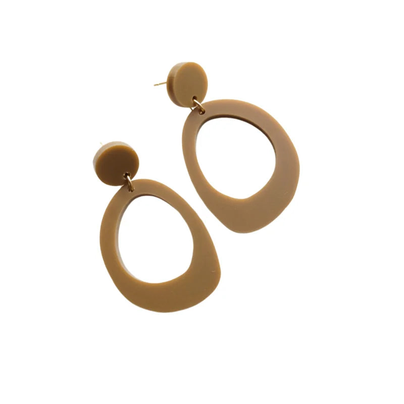 kaki statement oorbellen arwen, mat, lichtgewicht, uniek en handgemaakt voor dames