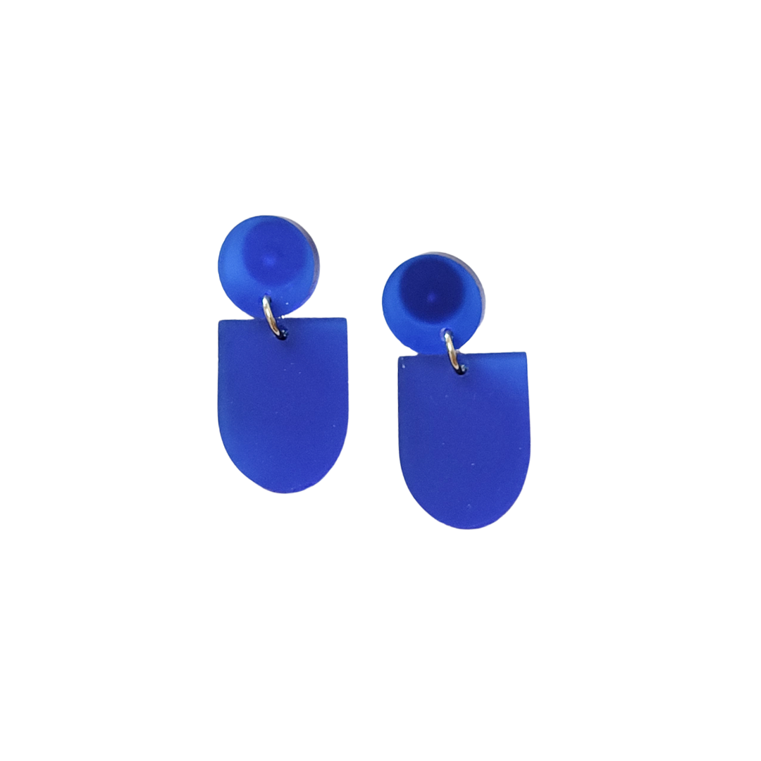 Handgemaakte duurzame kleine oorstekers blauw – lichtgewicht en perfect voor een unieke en verfijnde uitstraling.