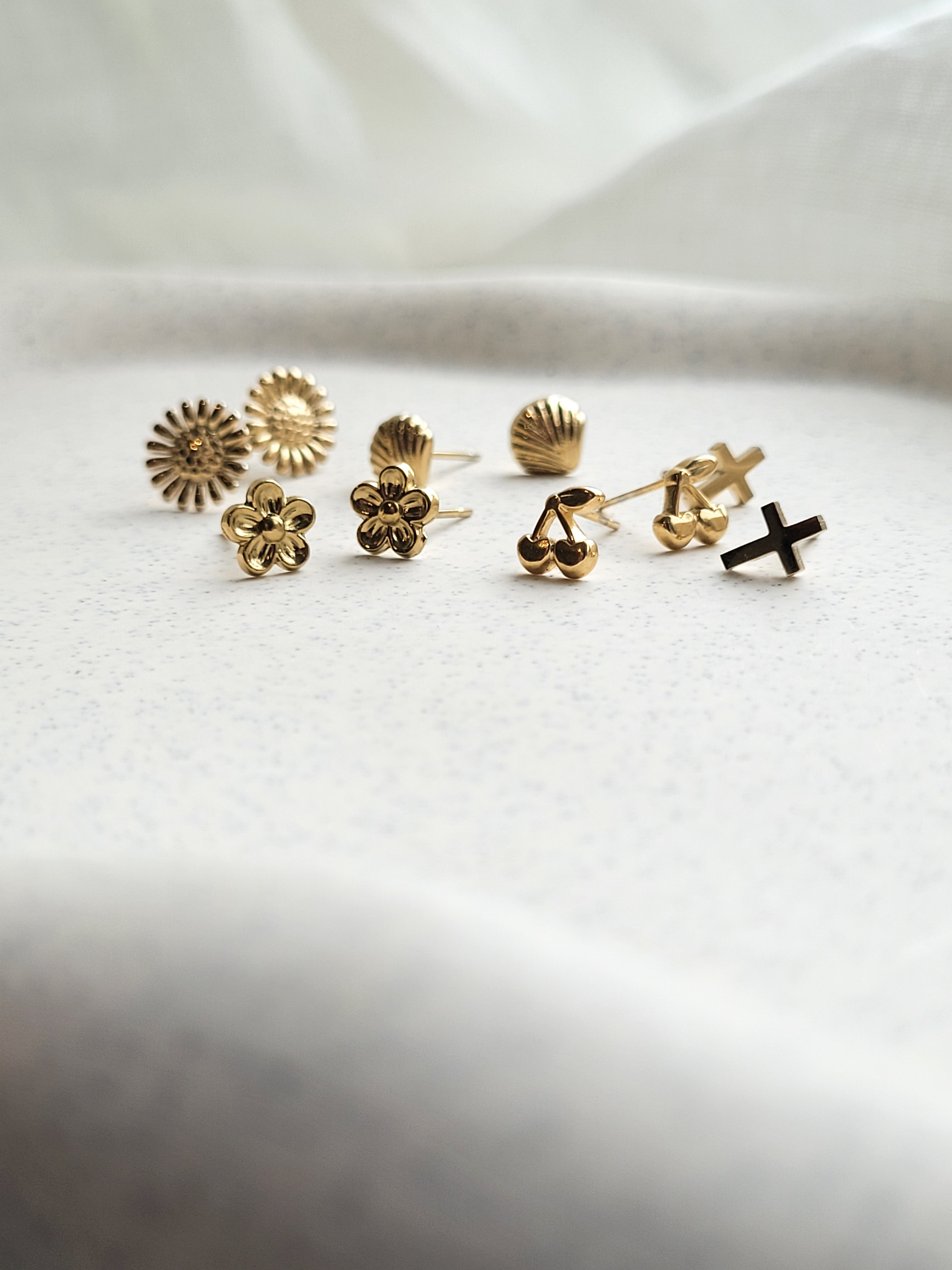 Kleine oorstekers die licht dragen en prettig blijven zitten