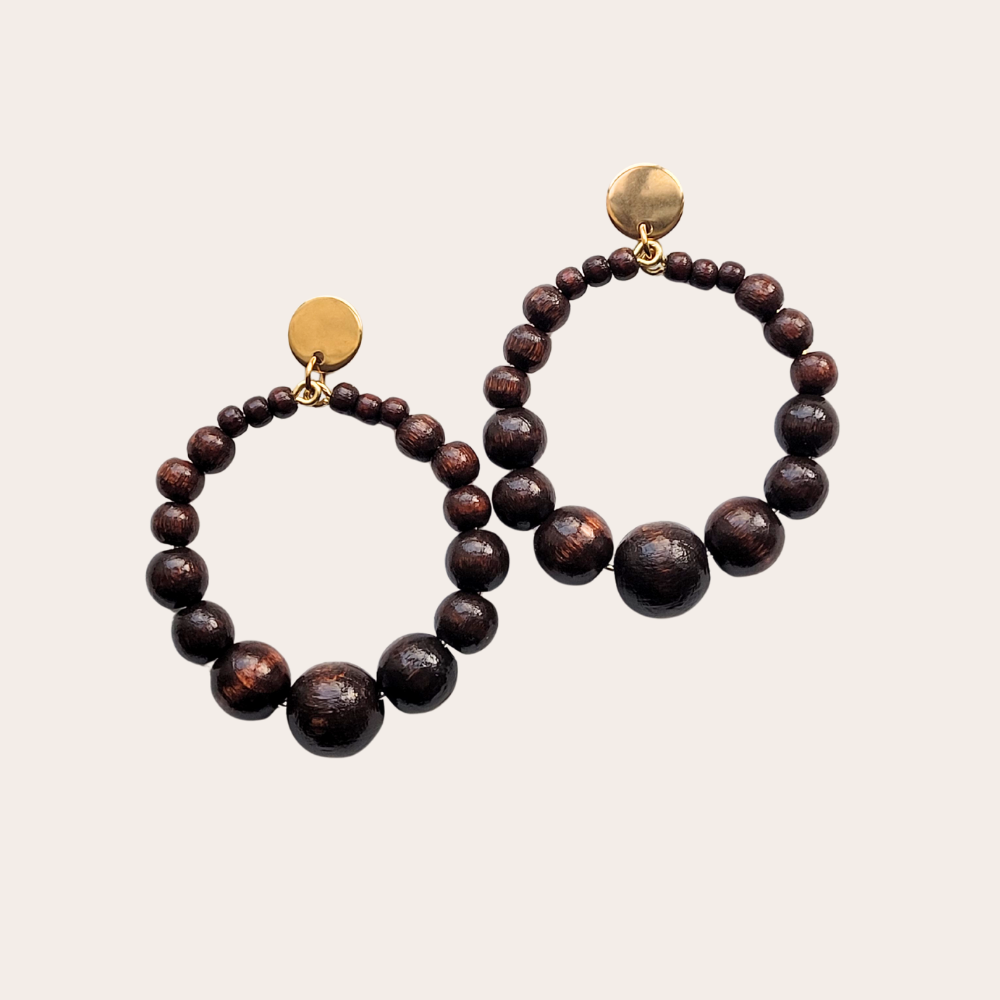 Ronde houten lichte statement oorbellen Mare handgemaakt en comfortabel