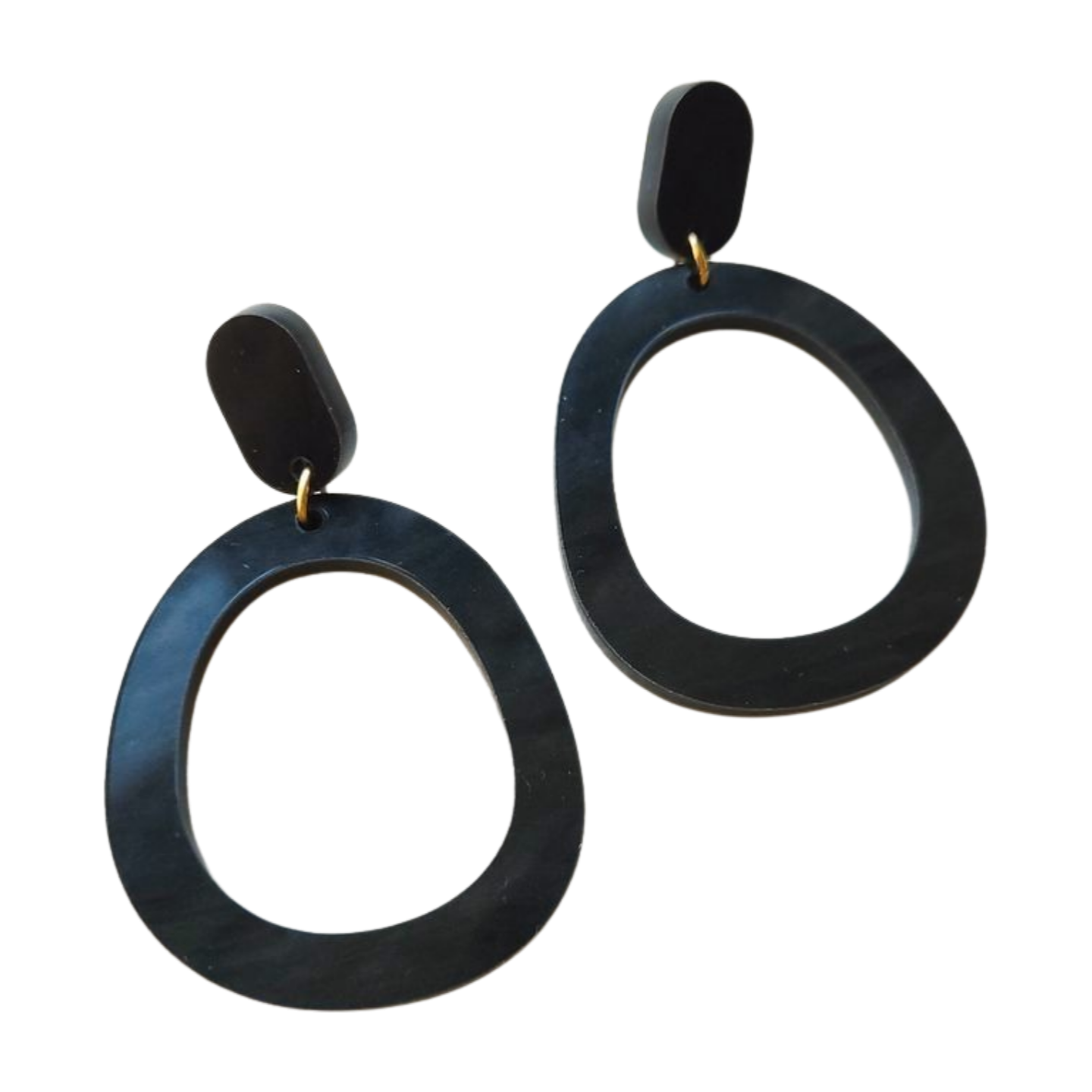 Organische statement oorbellen Willy zwart parelmoer – handgemaakte lichtgewicht oorbellen met subtiele glans in meerdere kleuren