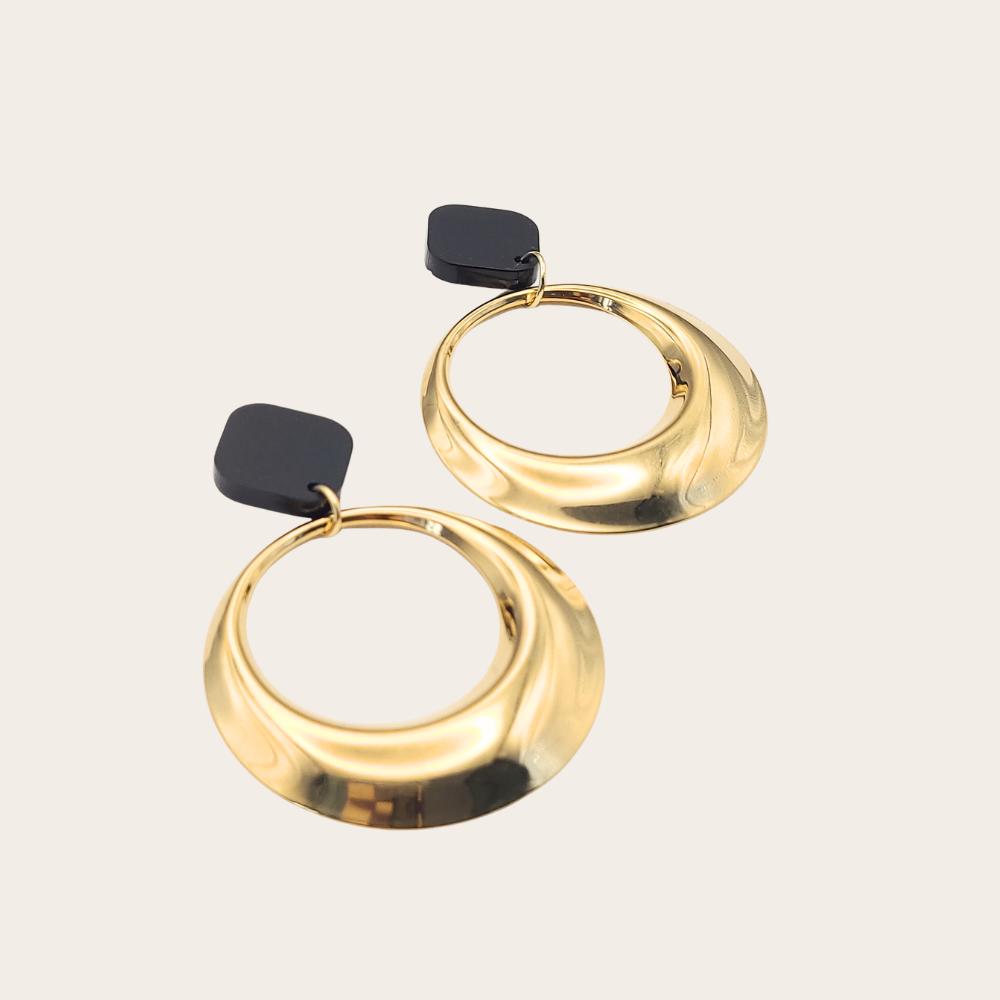 Ronde statement oorbellen – goud & zwart (niet in zilver)