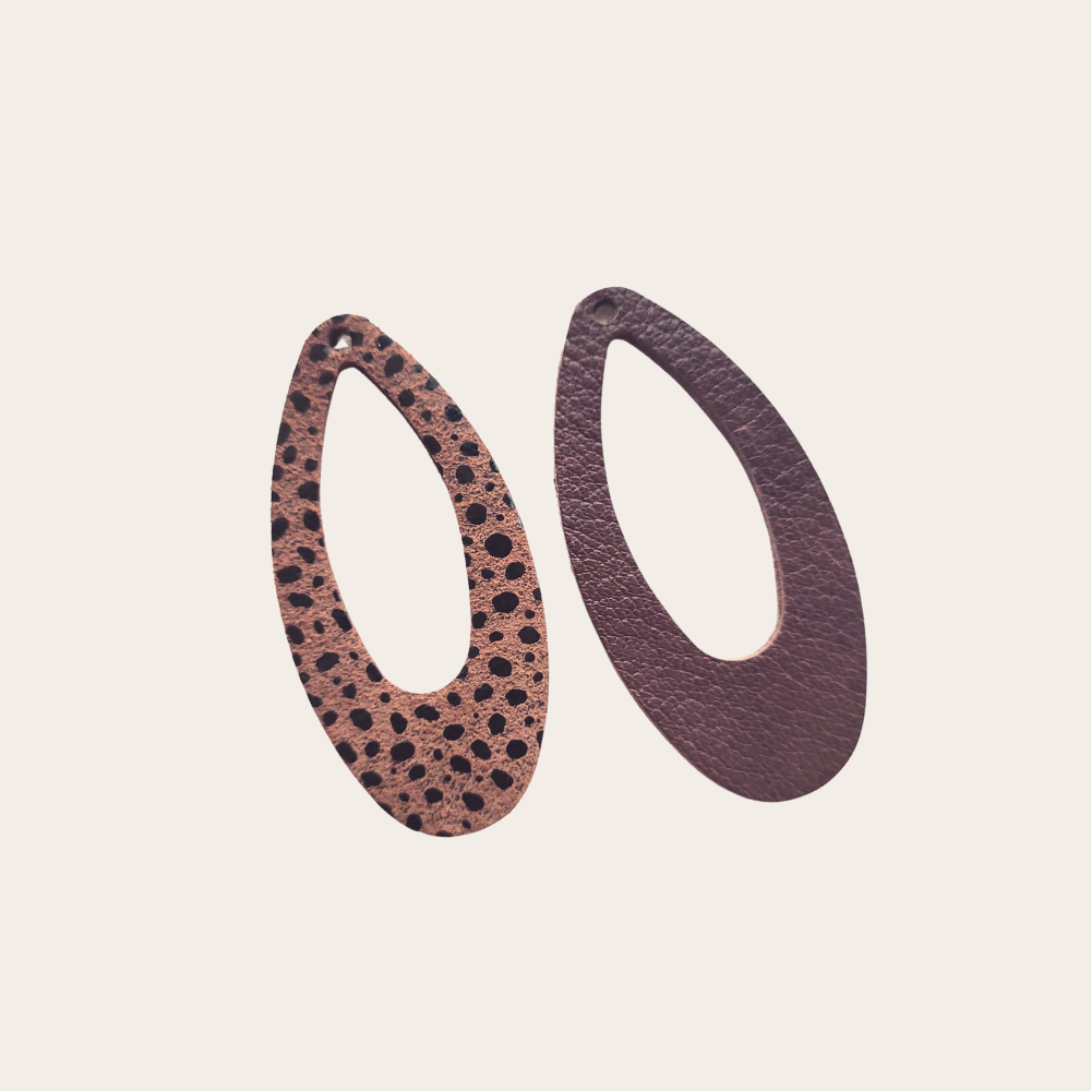 Leren druppelvorm bedels Mirjam – dubbelzijdige restleer bedels voor basic oorbellen