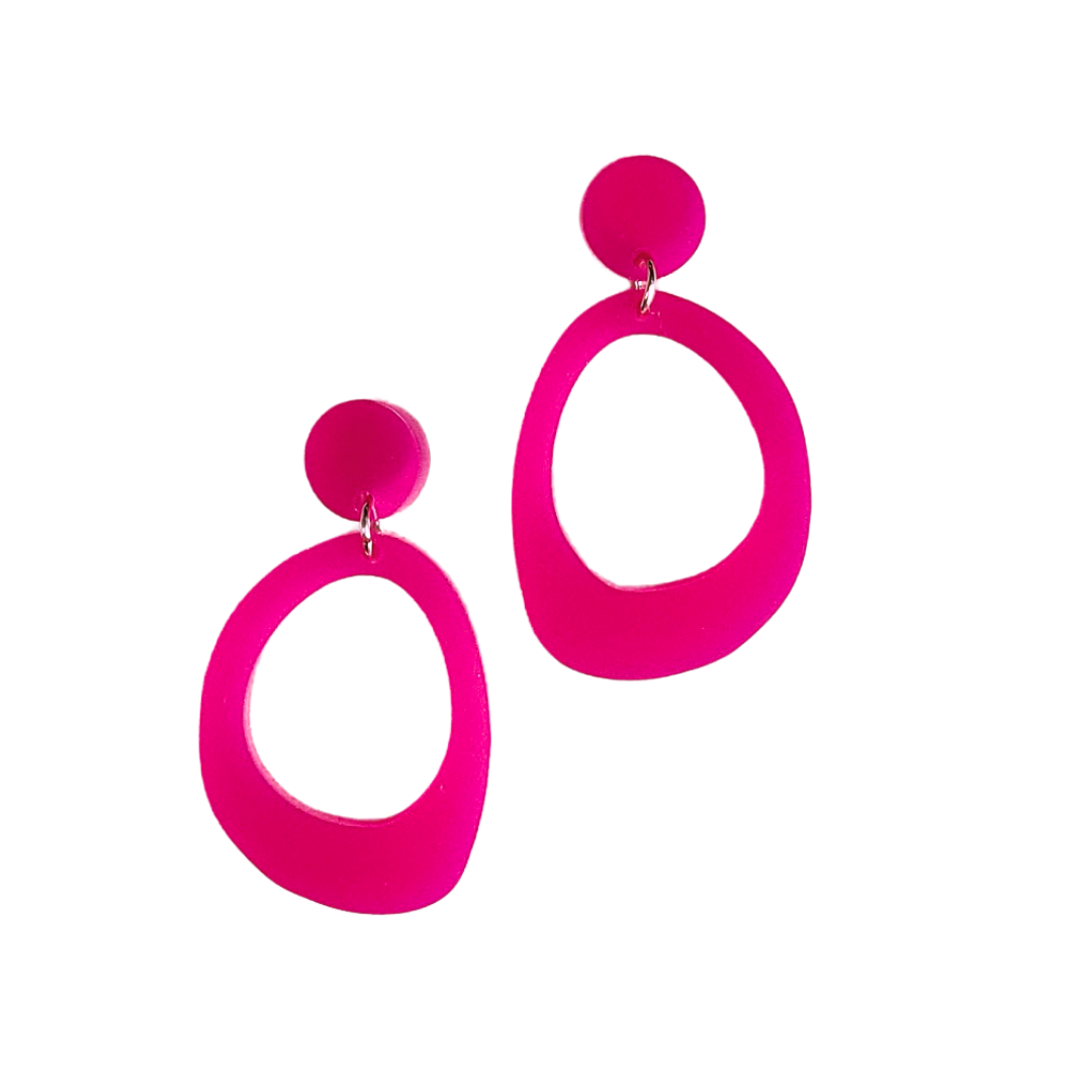 Organische statement oorbellen Arwen fuchsia glans – handgemaakte lichtgewicht oorbellen met glanzende afwerking in meerdere kleuren