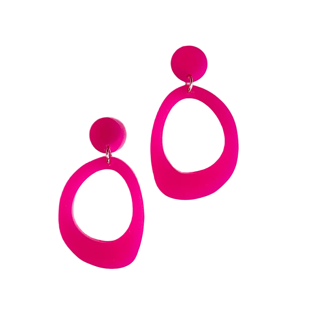 Organische statement oorbellen Arwen fuchsia glans – handgemaakte lichtgewicht oorbellen met glanzende afwerking in meerdere kleuren