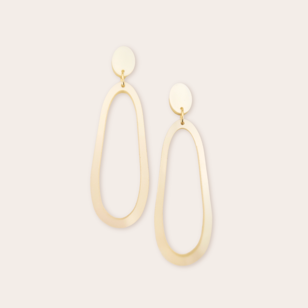 Elegante ivoorkleurige statement oorbellen Floortje van More Than Rubies