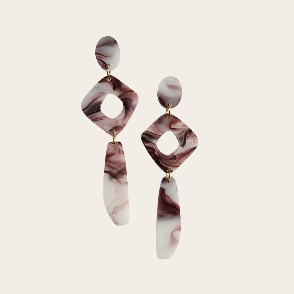 Lichte statement oorbellen Annemarie – wit/donkerbruin marble