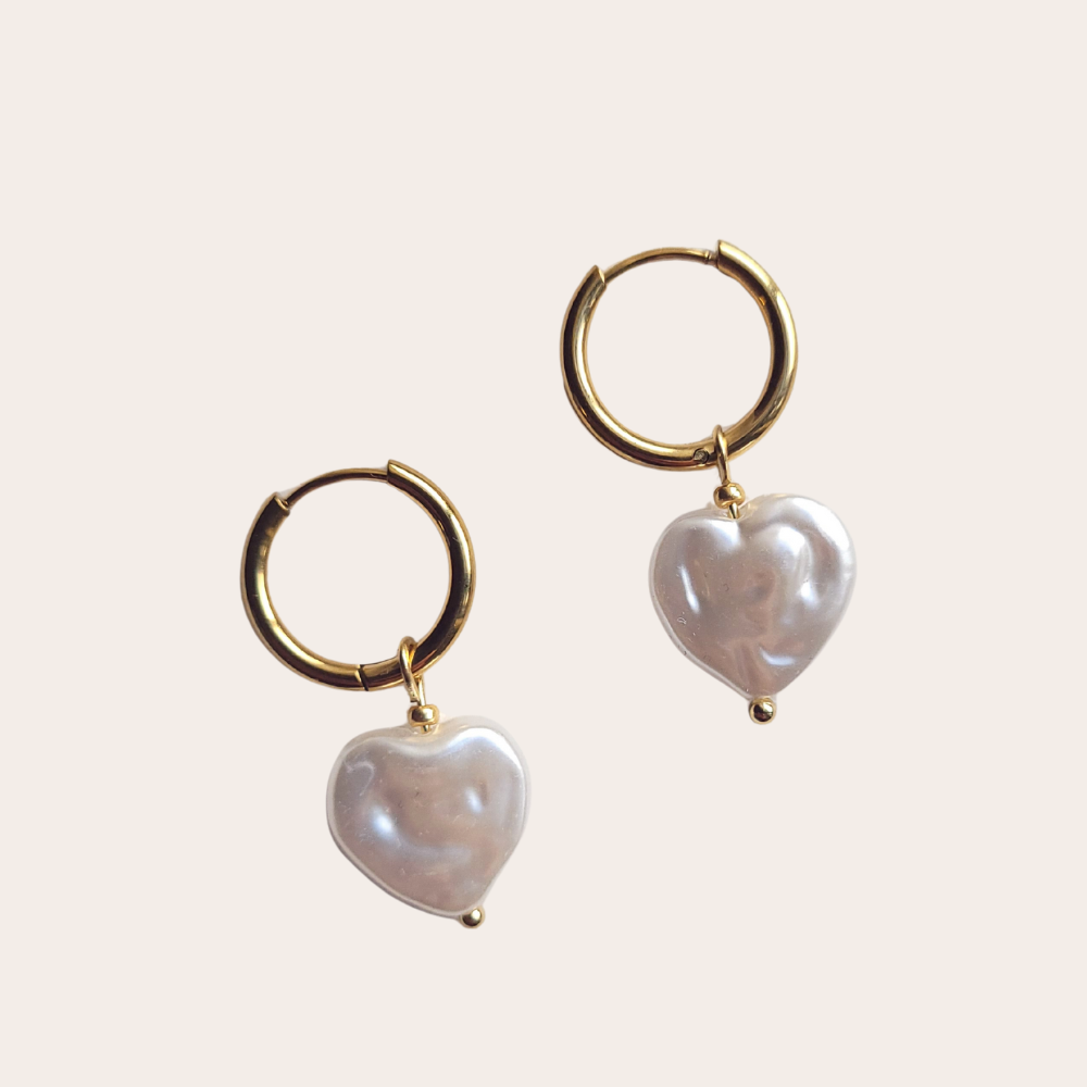 Losse bedels hart parellook – lichte bedels in hartvorm met parelglans, passend op oorringen en oorstekers