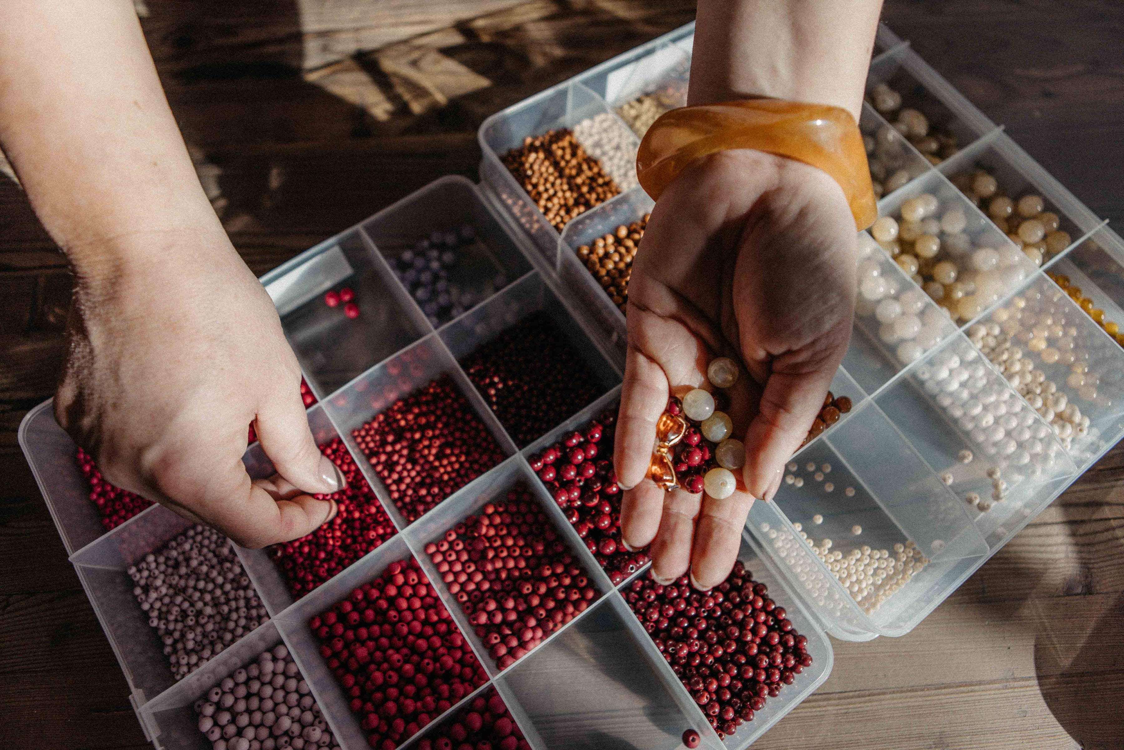 nieuw binnen lichte statement oorbellen en handgemaakte sieraden van More than Rubies