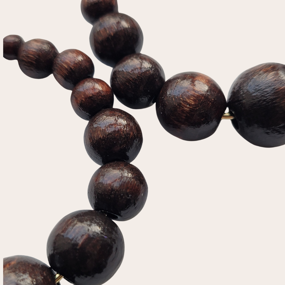 Ronde houten lichte statement oorbellen Mare handgemaakt en comfortabel