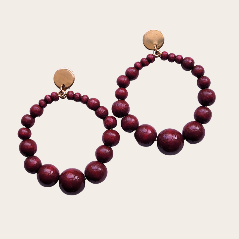 Ronde houten lichte statement oorbellen Mare handgemaakt en comfortabel