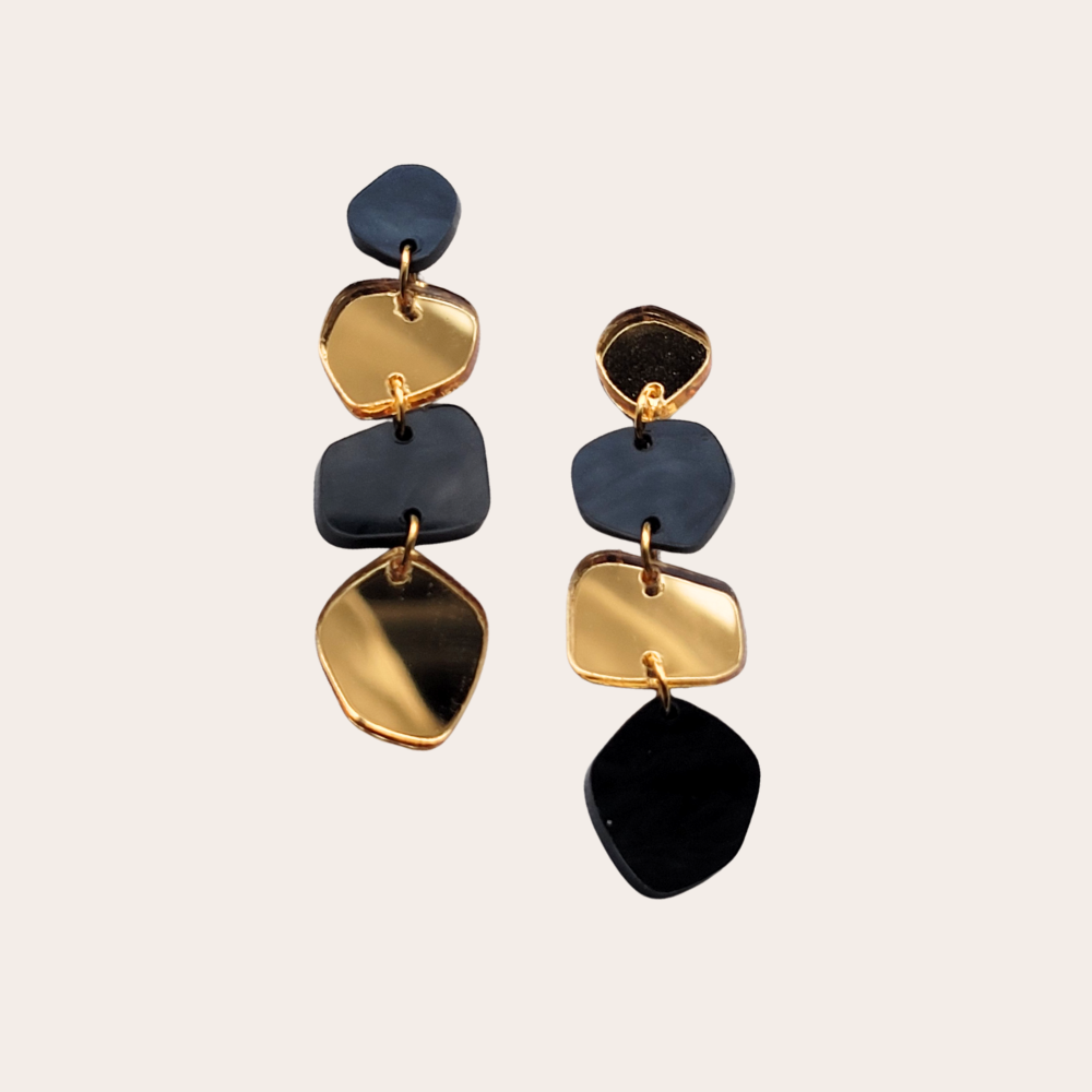 Zwart goud Pebble lichte statement oorbellen met organische vormen, handgemaakt en comfortabel