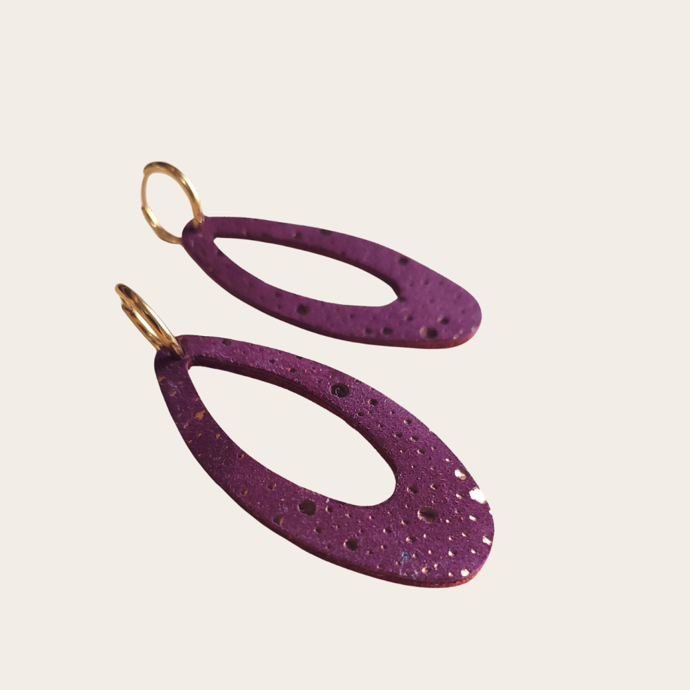 Leren druppelvorm bedels Mirjam – dubbelzijdige restleer bedels voor basic oorbellen