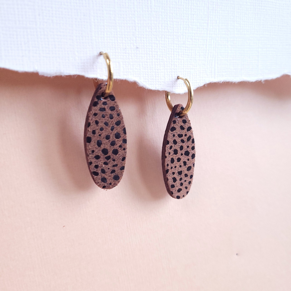 Leren smalle druppelvorm bedels – dubbelzijdige restleer bedels passend op basic oorbellen